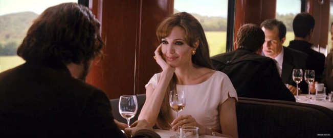 Pertemuan Angelina Jolie dan Jhonny Depp. [X]